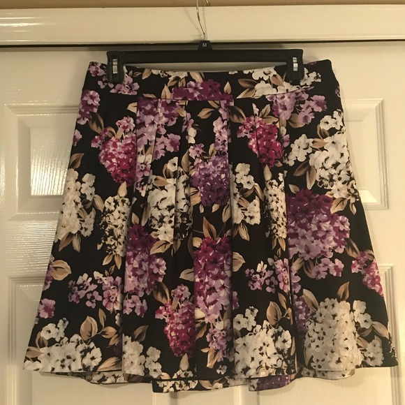 White House Black Market Dresses & Skirts - Floral mini skirt by WHBM White House Black Market Dresses & Skirts - Floral mini skirt by WHBM